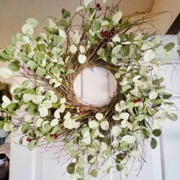 Winter Silver Dollar Wreath, 24” - Picture 6 of 10